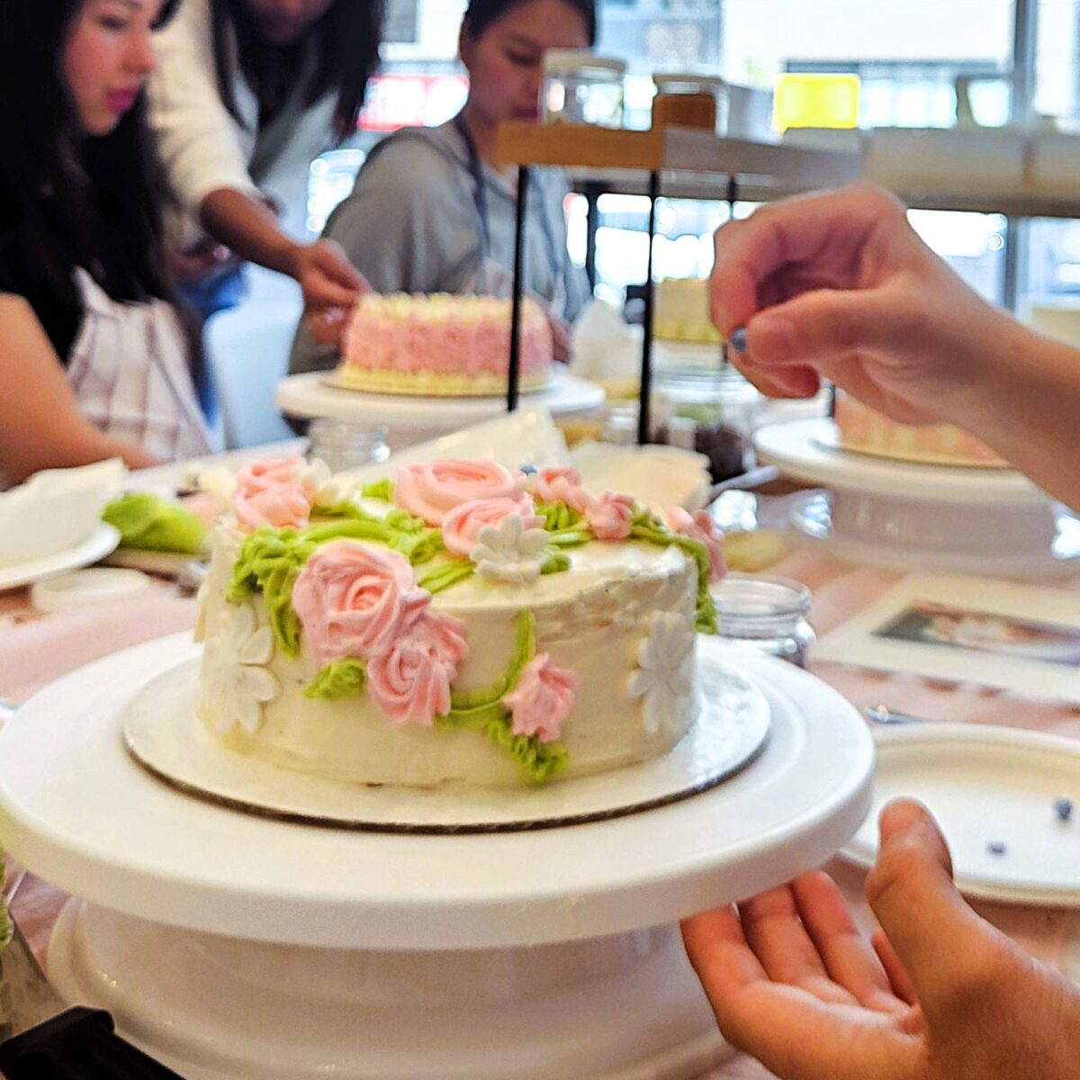 Cake decorating workshop in Calgary