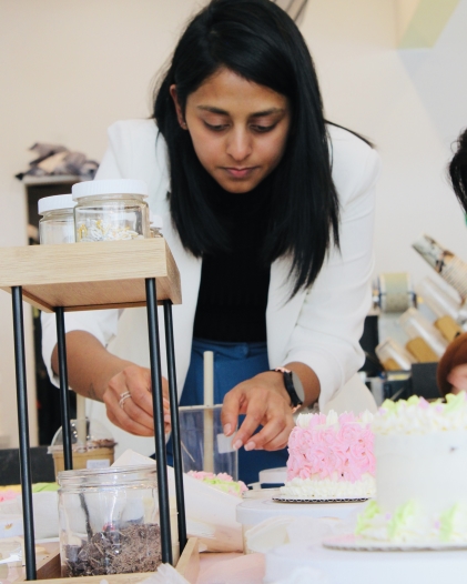 Cake decorating workshop in Calgary